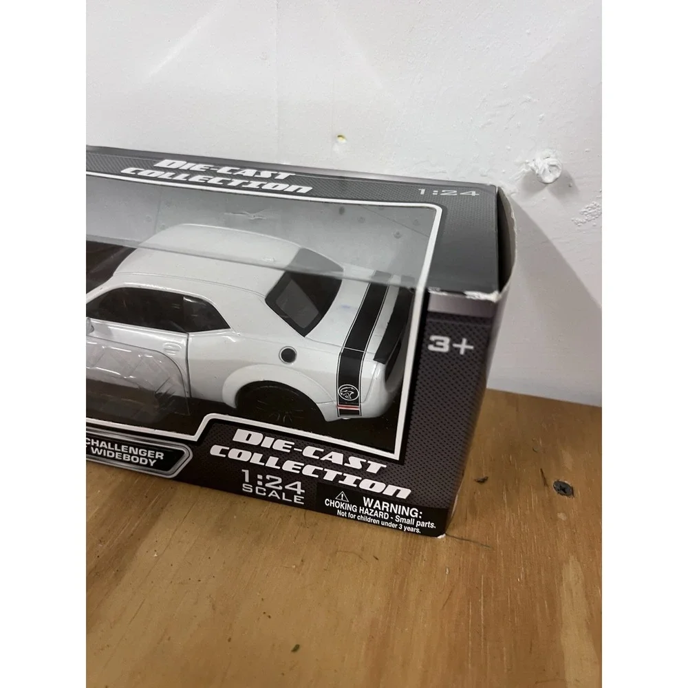 Motor Max Die Cast 2018 Dodge Challenger SRT Hellcat White 1:24 Scale New